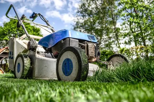 Lawn mower collecting clippings